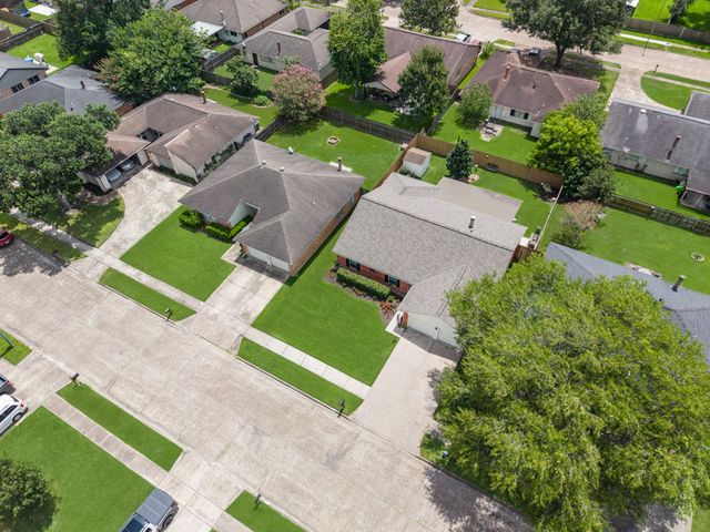 2355 Farriers Bend Drive, Friendswood, TX 77546