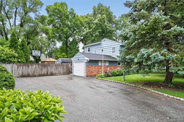 190 Oakwood Road, Huntington Station, NY 11746