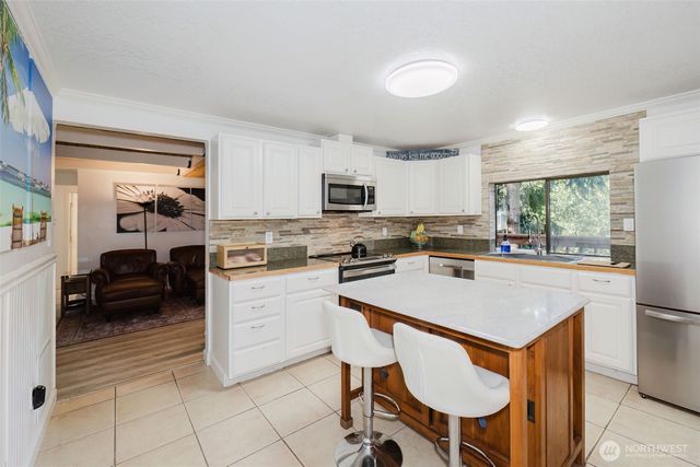 360 Kingsway W, Bremerton, WA 98312