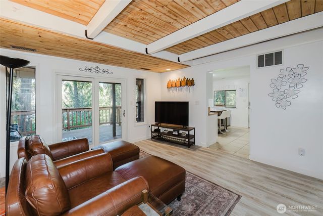 360 Kingsway W, Bremerton, WA 98312