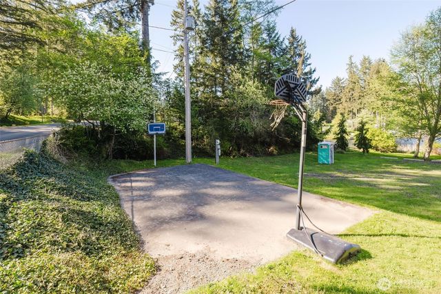 360 Kingsway W, Bremerton, WA 98312
