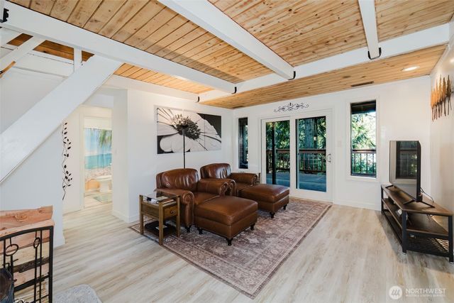 360 Kingsway W, Bremerton, WA 98312