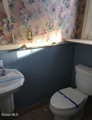 2204 Almeria Road, Niskayuna, NY 12309