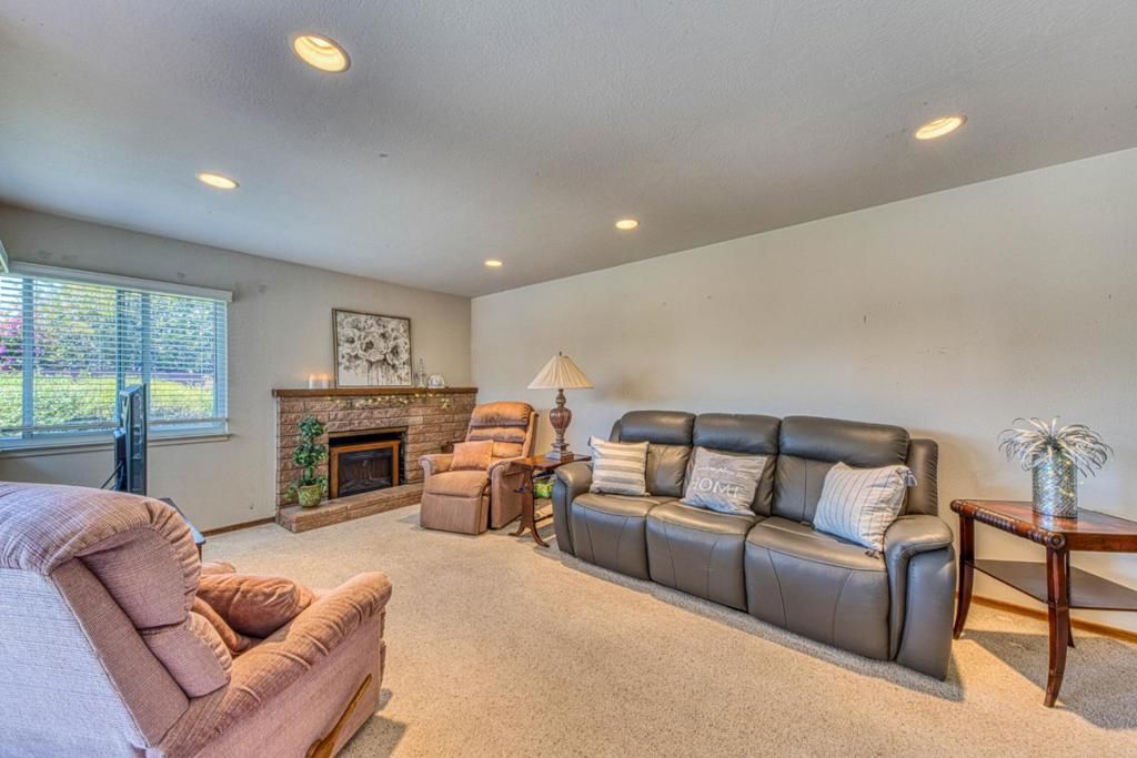 Image 7 of property listing at 628 Alameda Avenue, Salinas, CA 93901