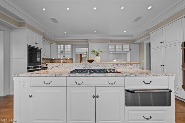 31900 Pinetree Road, Pepper Pike, OH 44124