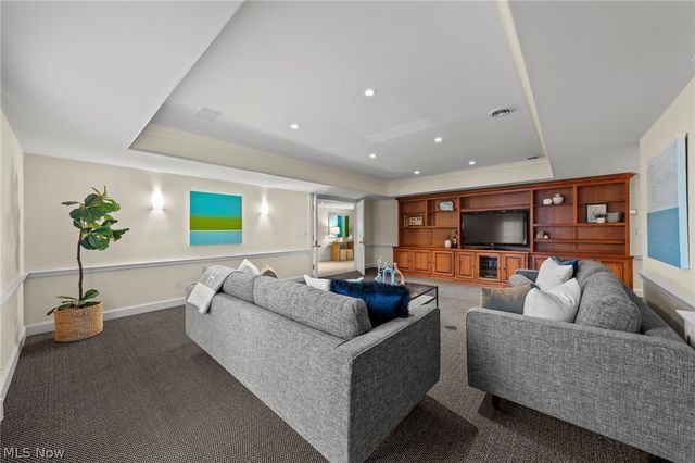 31900 Pinetree Road, Pepper Pike, OH 44124