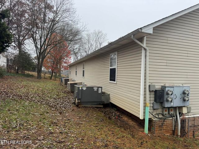 320 Chilhowee School Rd, Seymour, TN 37865