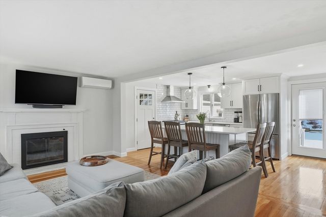 42 Matthies St, Beverly, MA 01915