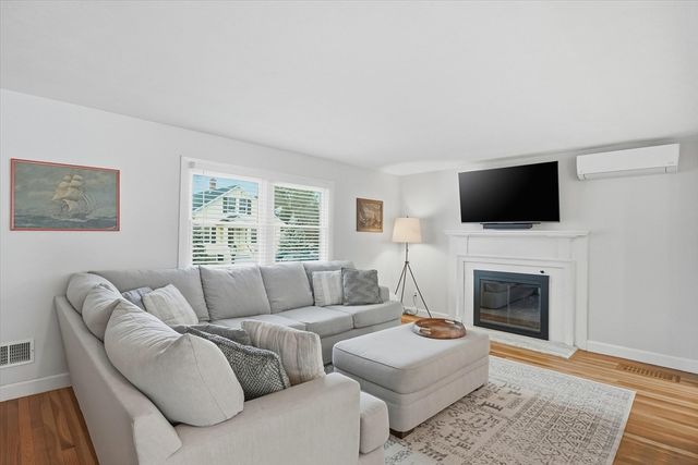 42 Matthies St, Beverly, MA 01915