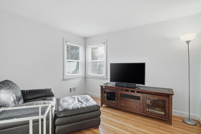 42 Matthies St, Beverly, MA 01915