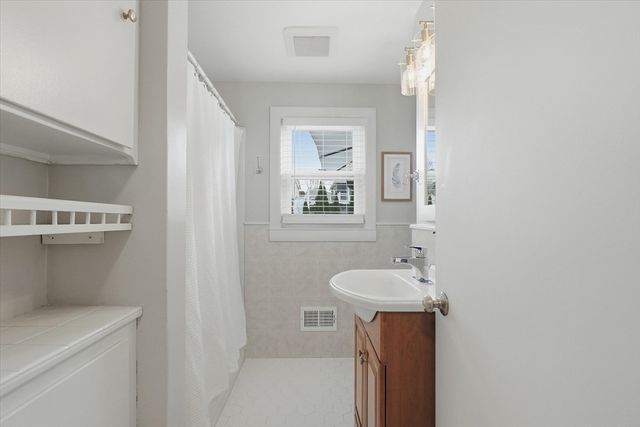 42 Matthies St, Beverly, MA 01915