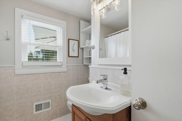 42 Matthies St, Beverly, MA 01915