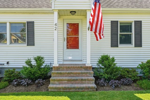 42 Matthies St, Beverly, MA 01915