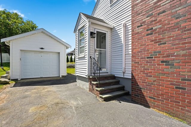 42 Matthies St, Beverly, MA 01915