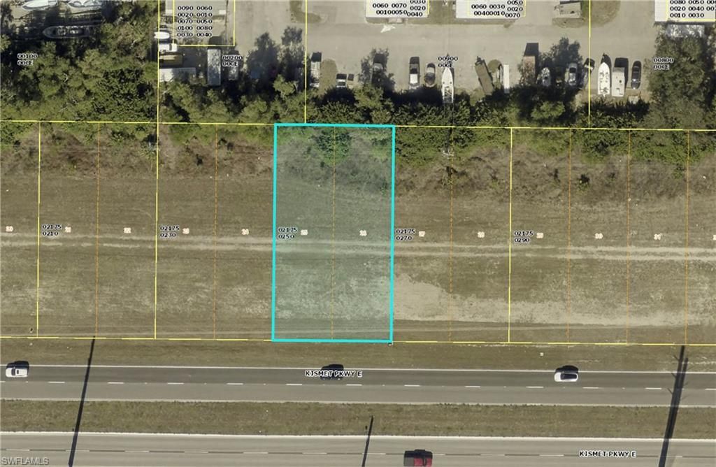 Image 3 of property listing at 919 Kismet PKWY E, Cape Coral, FL 33909