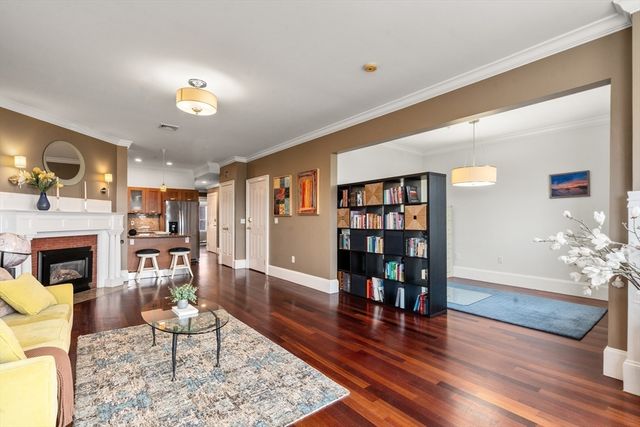 19 Bay State Road 4, Boston, MA 02215