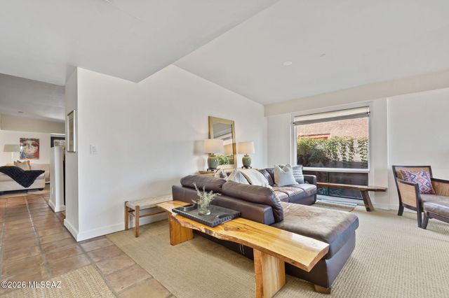 137 S Shadow Creek Place, Tucson, AZ 85748