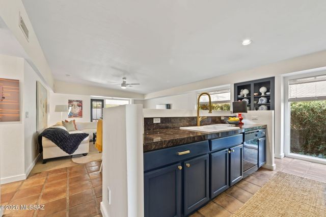 137 S Shadow Creek Place, Tucson, AZ 85748