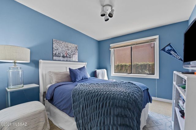 137 S Shadow Creek Place, Tucson, AZ 85748