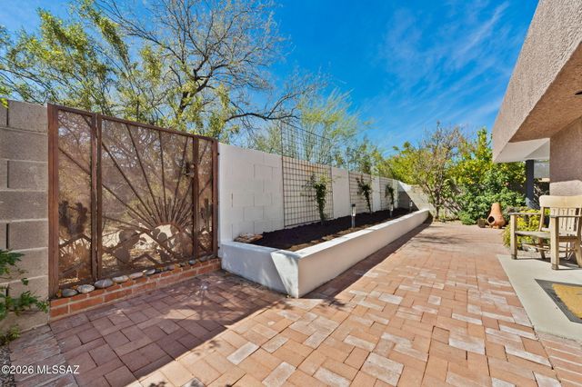 137 S Shadow Creek Place, Tucson, AZ 85748