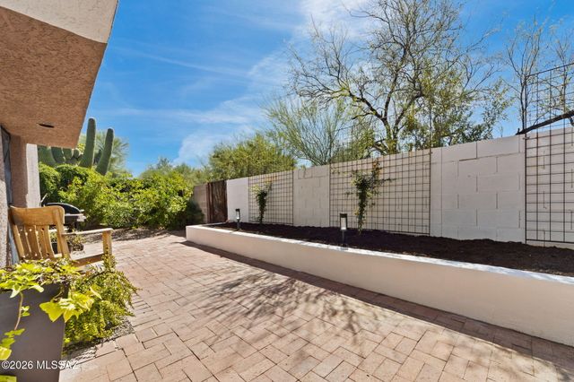 137 S Shadow Creek Place, Tucson, AZ 85748