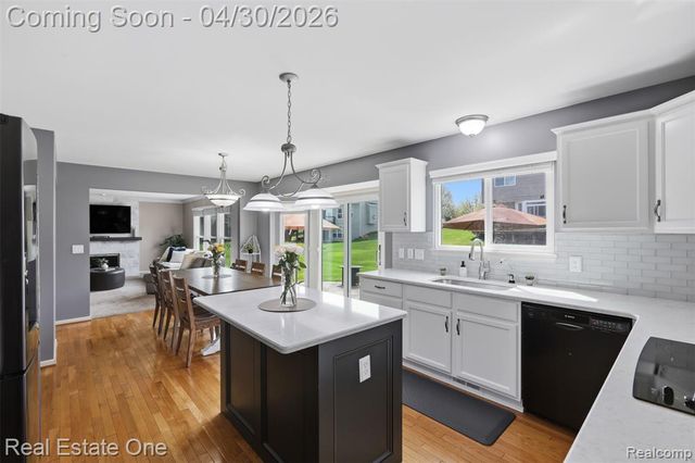 143 Blackberry Drive, White Lake, MI 48386