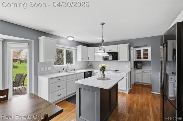 143 Blackberry Drive, White Lake, MI 48386