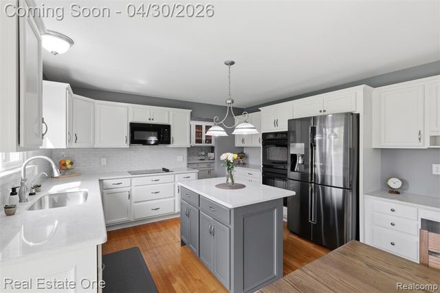 143 Blackberry Drive, White Lake, MI 48386