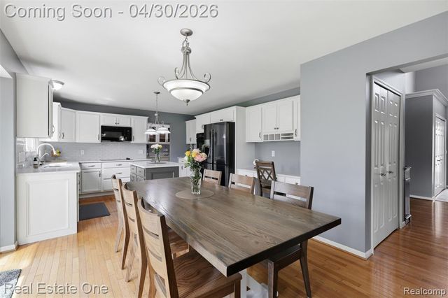 143 Blackberry Drive, White Lake, MI 48386