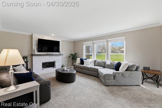 143 Blackberry Drive, White Lake, MI 48386