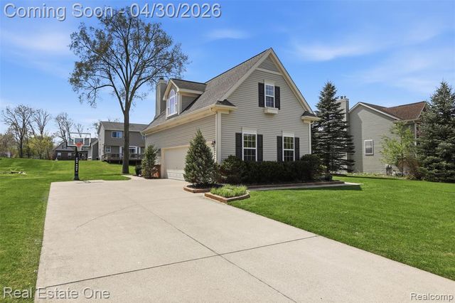 143 Blackberry Drive, White Lake, MI 48386