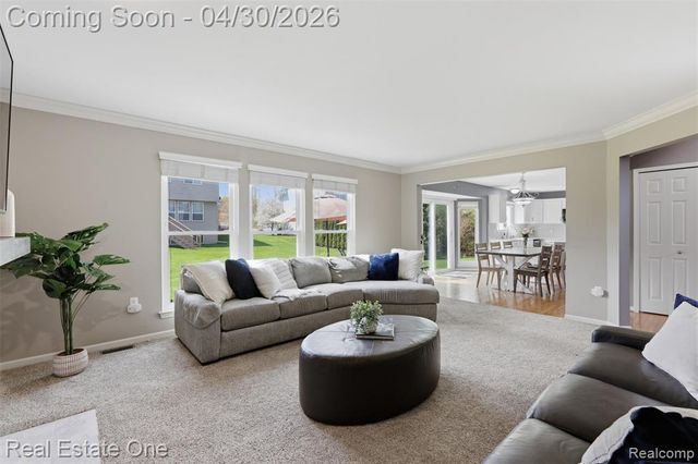 143 Blackberry Drive, White Lake, MI 48386