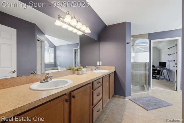 143 Blackberry Drive, White Lake, MI 48386