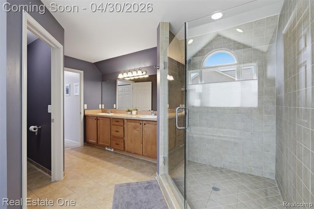 143 Blackberry Drive, White Lake, MI 48386