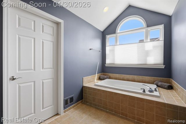 143 Blackberry Drive, White Lake, MI 48386