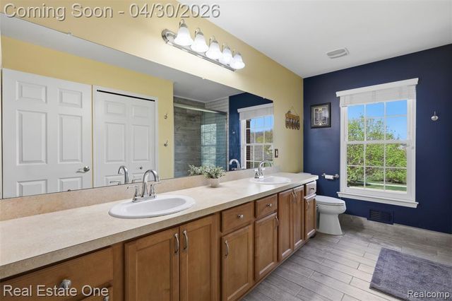 143 Blackberry Drive, White Lake, MI 48386