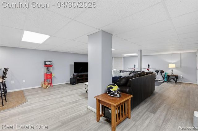 143 Blackberry Drive, White Lake, MI 48386