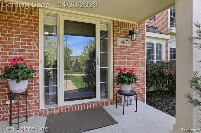 143 Blackberry Drive, White Lake, MI 48386