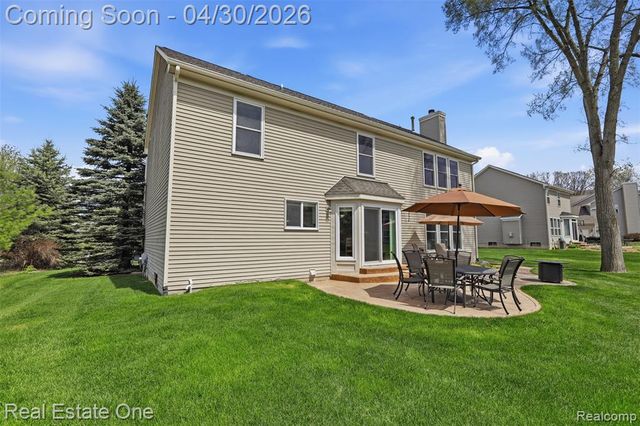 143 Blackberry Drive, White Lake, MI 48386