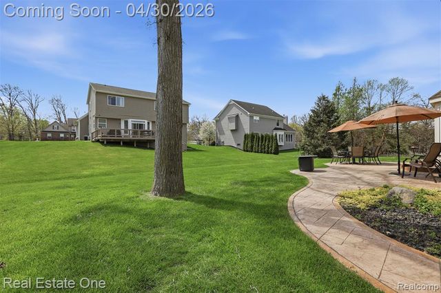 143 Blackberry Drive, White Lake, MI 48386