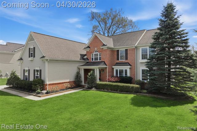 143 Blackberry Drive, White Lake, MI 48386