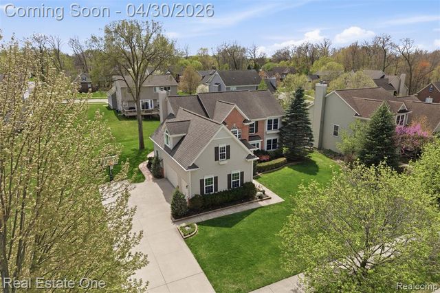 143 Blackberry Drive, White Lake, MI 48386