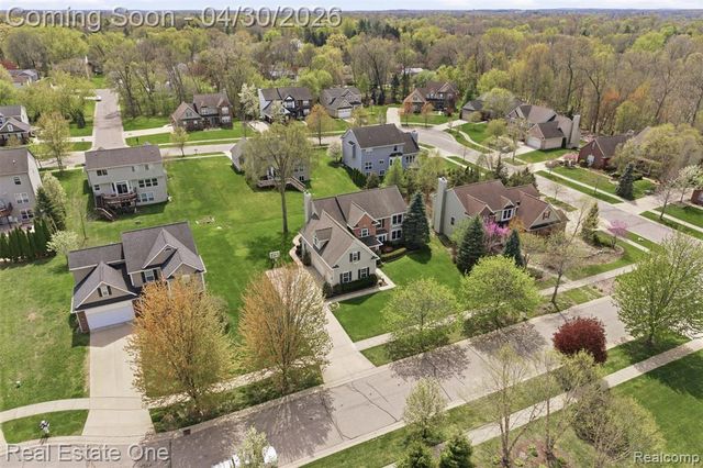143 Blackberry Drive, White Lake, MI 48386