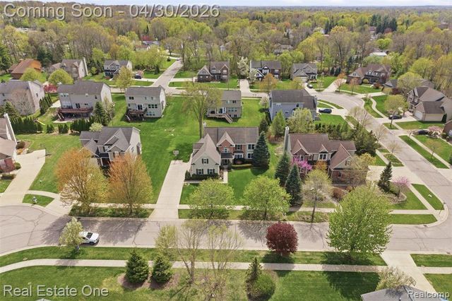 143 Blackberry Drive, White Lake, MI 48386