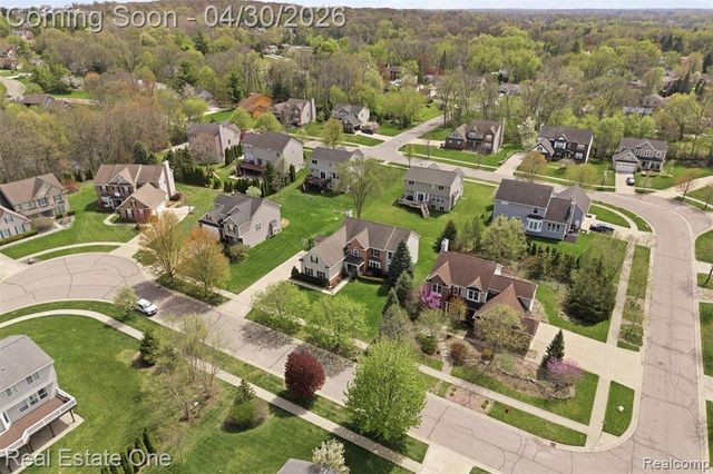 143 Blackberry Drive, White Lake, MI 48386