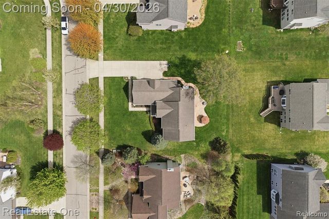 143 Blackberry Drive, White Lake, MI 48386