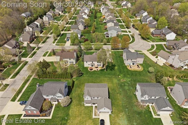143 Blackberry Drive, White Lake, MI 48386