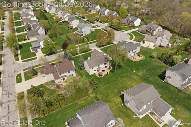 143 Blackberry Drive, White Lake, MI 48386
