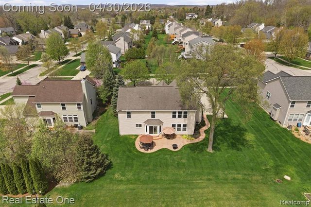 143 Blackberry Drive, White Lake, MI 48386
