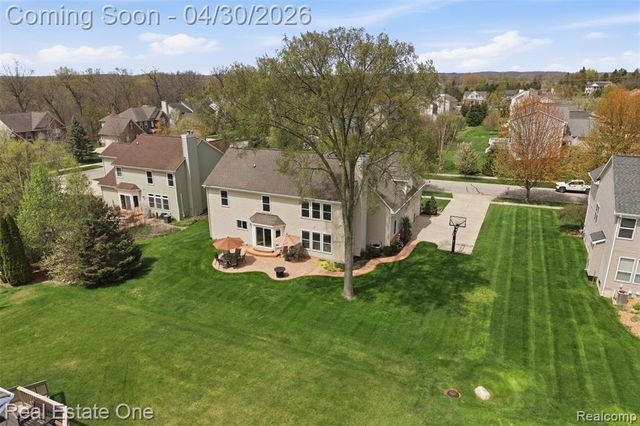 143 Blackberry Drive, White Lake, MI 48386